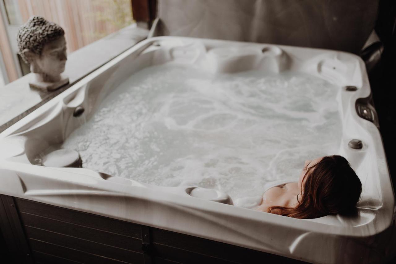 At Home - Jacuzzi Privatif Gesves Luaran gambar