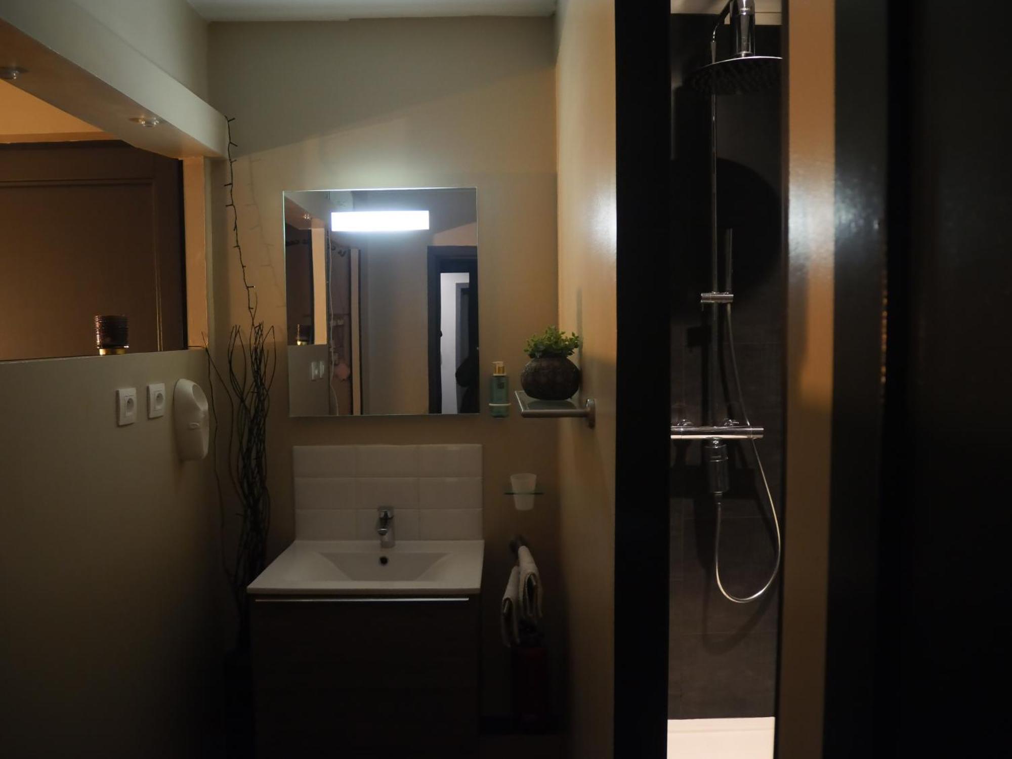 At Home - Jacuzzi Privatif Gesves Luaran gambar